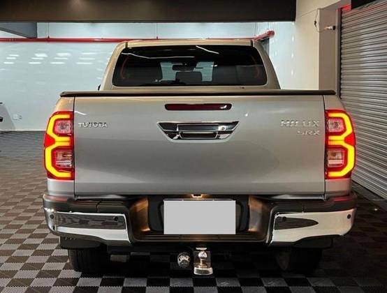 TOYOTA HILUX 2.8 D-4D TURBO DIESEL CD SRX 4X4 AUTOMÁTICO